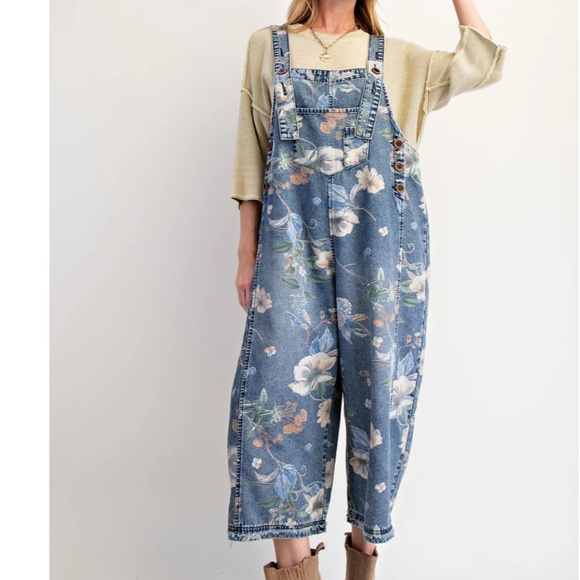 Women’s Hydrangea Printed Overalls in Vintage Wash Blue Floral Combo Sz M NWT - Picture 1 of 7